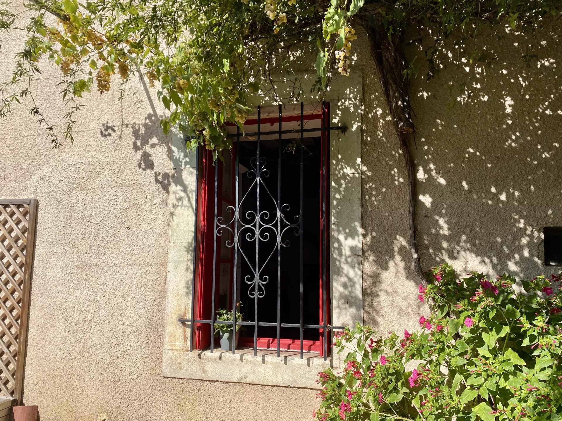 Charming stone 2 bedroom property in sought-after village, Languedoc-Roussillon – France – BVI82869