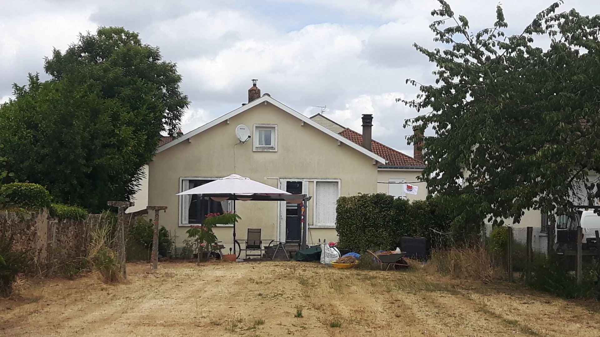 Charming house in the centre of Meziere sur Isssoire, Limousin – France – BVI81501