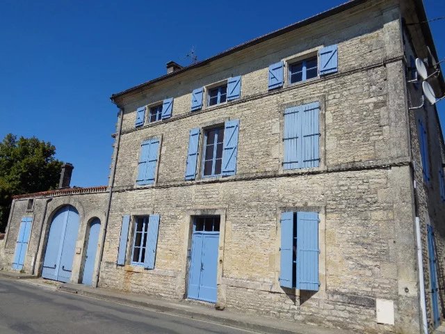 Lovely 1 bedroom characterful apartment with communal in ground pool, Poitou-Charentes – France – BVI74479