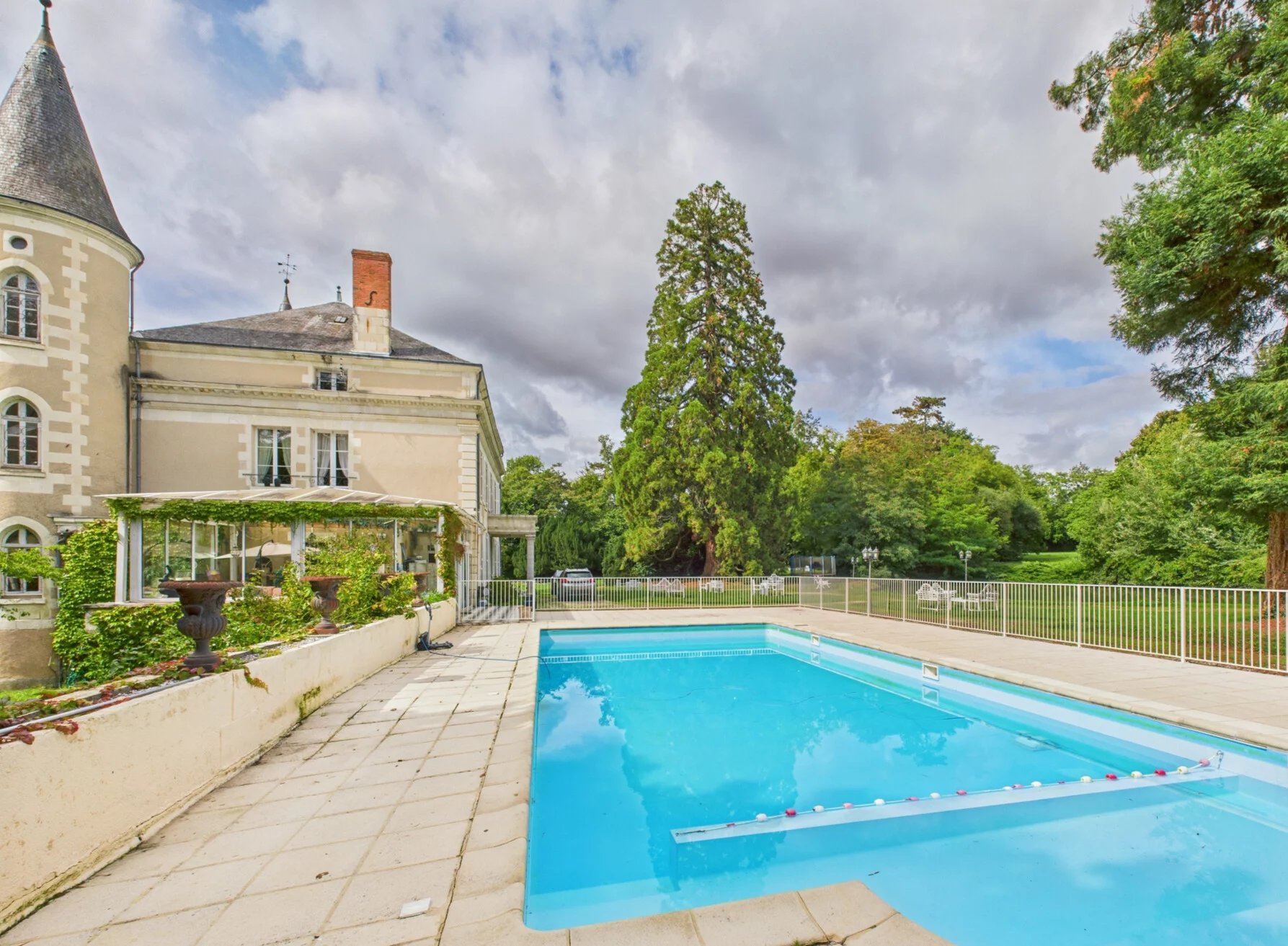 Exceptional Château with Caretaker’s House, Guesthouse, Landscaped Grounds, Lake, and Pool, Centre – France – BVI81935