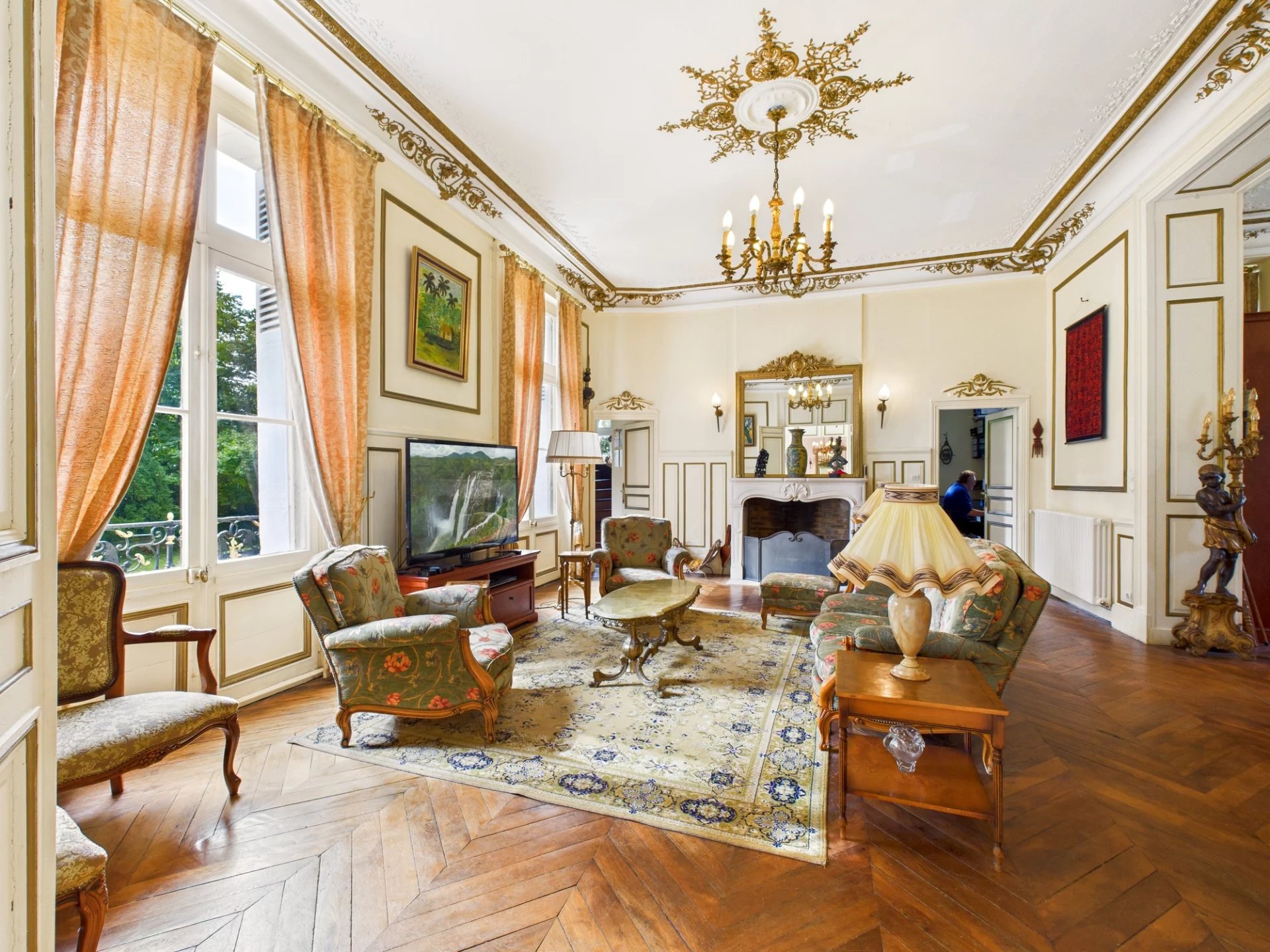 Exceptional Château with Caretaker’s House, Guesthouse, Landscaped Grounds, Lake, and Pool, Centre – France – BVI81935