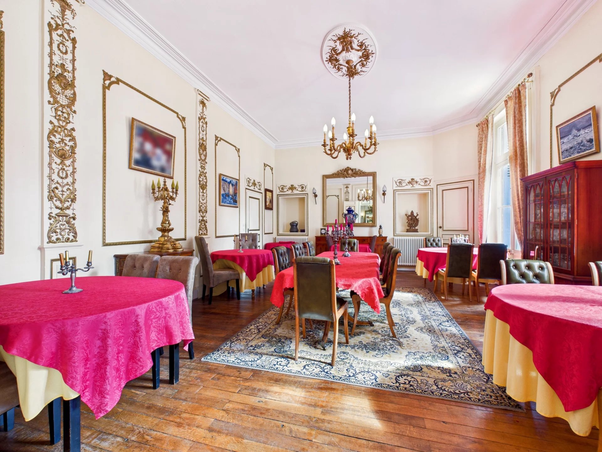 Exceptional Château with Caretaker’s House, Guesthouse, Landscaped Grounds, Lake, and Pool, Centre – France – BVI81935