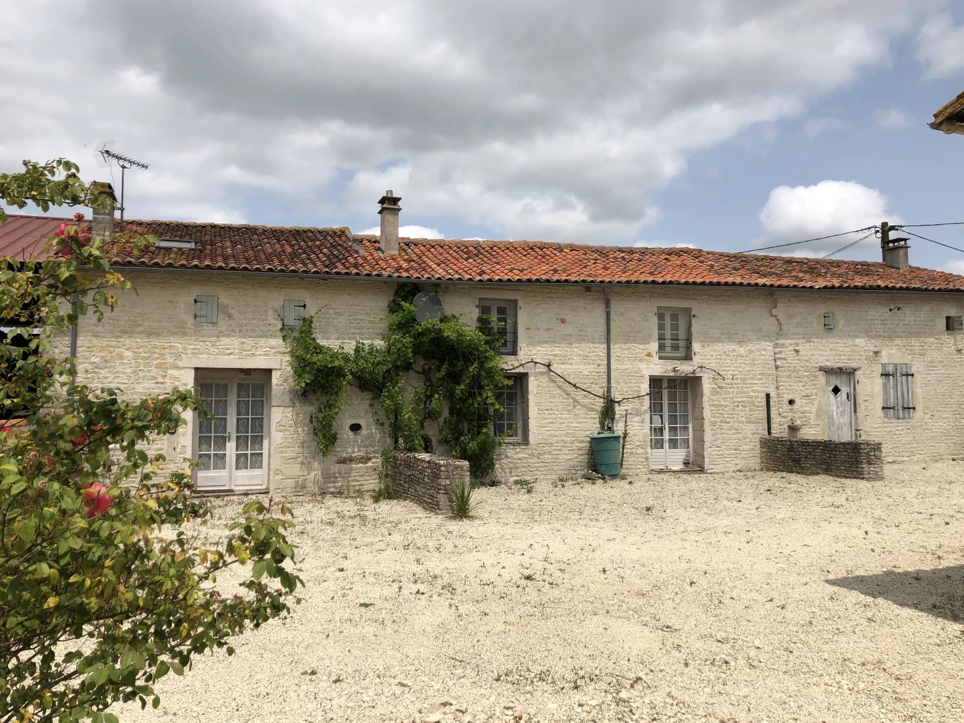 Stone property comprising 3-bed house, two attached cottages and outbuildings, Poitou-Charentes – France – BVI81418