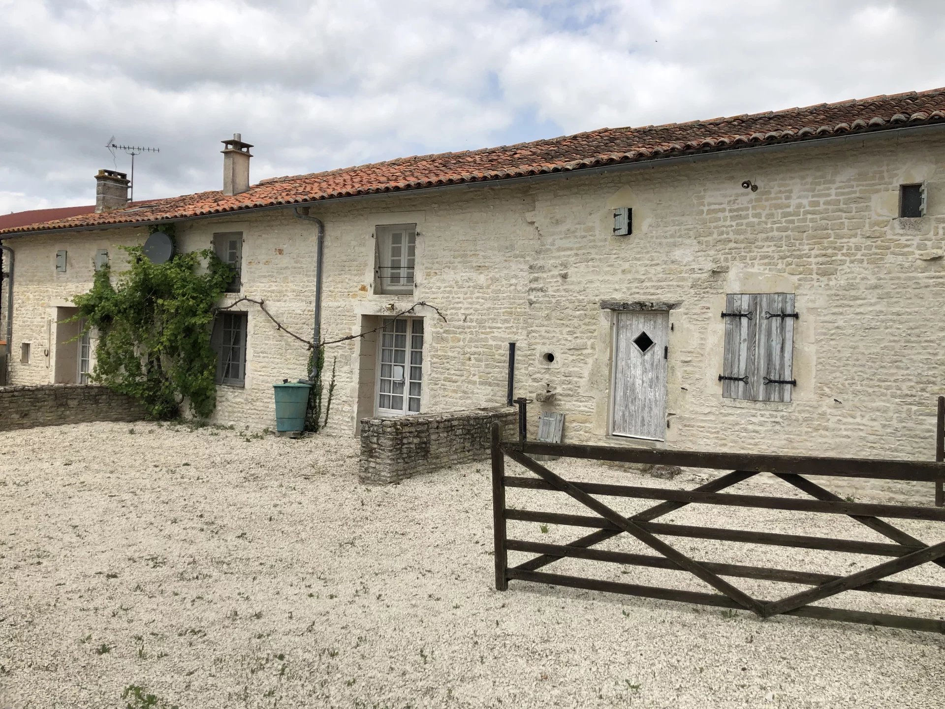 Stone property comprising 3-bed house, two attached cottages and outbuildings, Poitou-Charentes – France – BVI81418