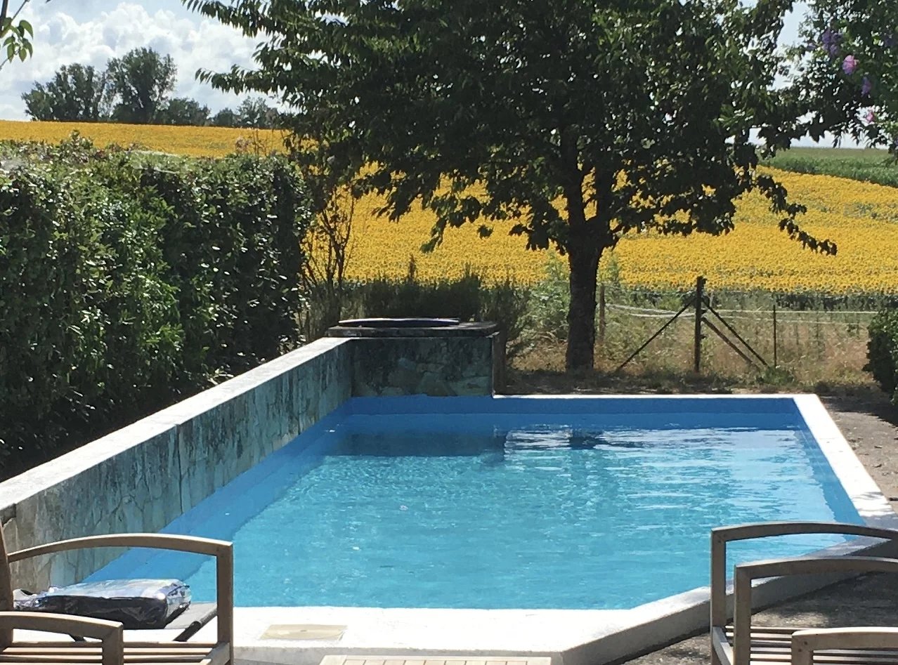 Charming Farmhouse on 3 Hectares with Stables, Pool & Barns – Peaceful Setting Near Village, Aquitaine – France – BVI80852