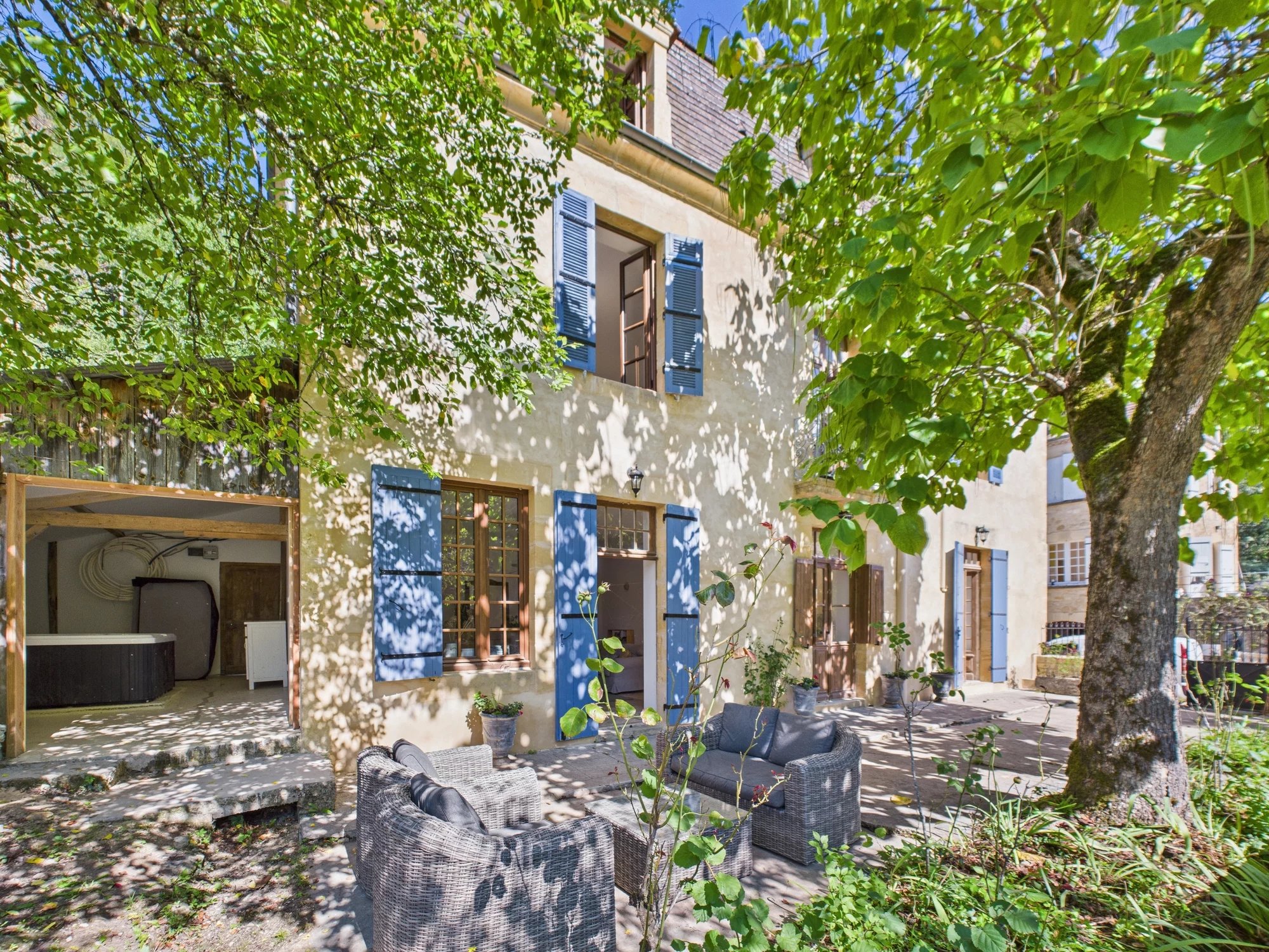 Renovated character home with château views, walking distance to the heart of Beynac-et-Cazenac., Aquitaine – France – BVI82236