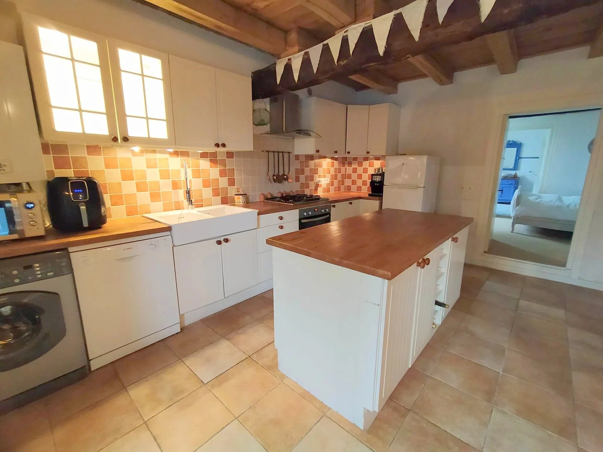 Character cottage, ensemble of buildings with potential, Aquitaine – France – BVI77610