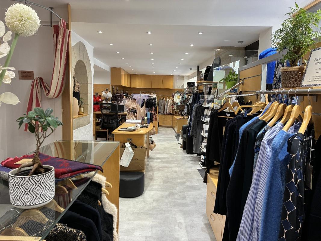 habillement/textile in Figeac, Lot, France – 95A9350FCCFB4C5D