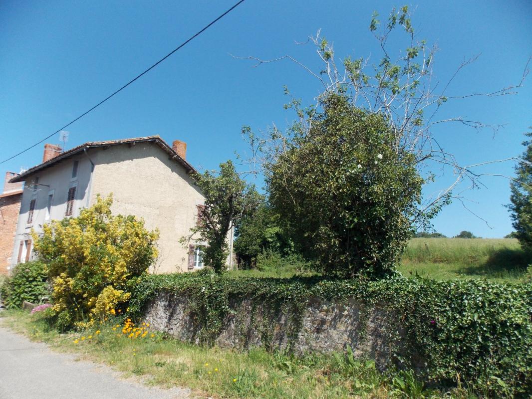 4 bedroom maison a renover in Vayres, Haute-Vienne, France – 2F37B6CD522647F0
