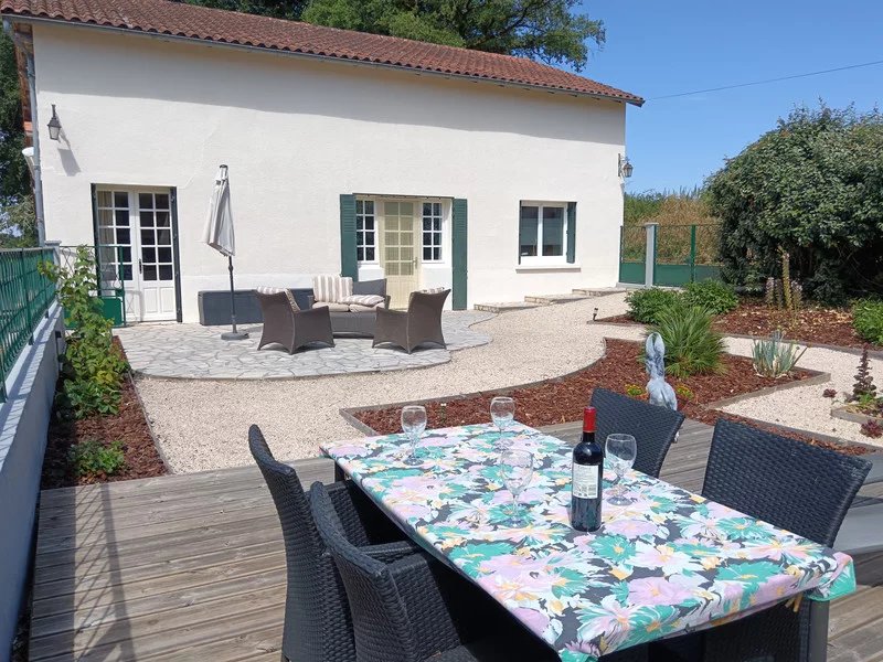 Beautiful rural home with small lake, Poitou-Charentes – France – BVI82714