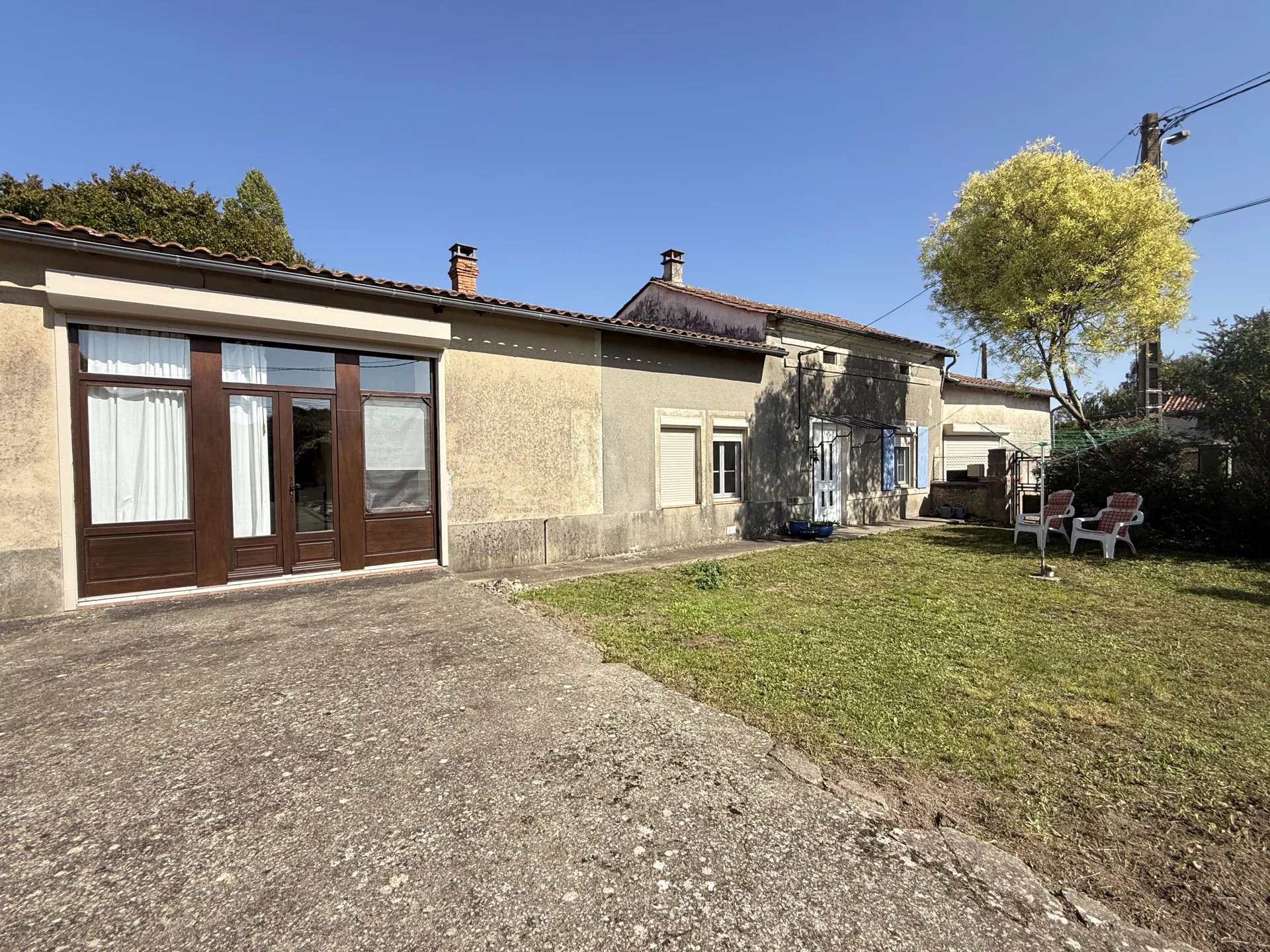 Spacious Single-Storey Property Near Aigre, Poitou-Charentes – France – BVI82949