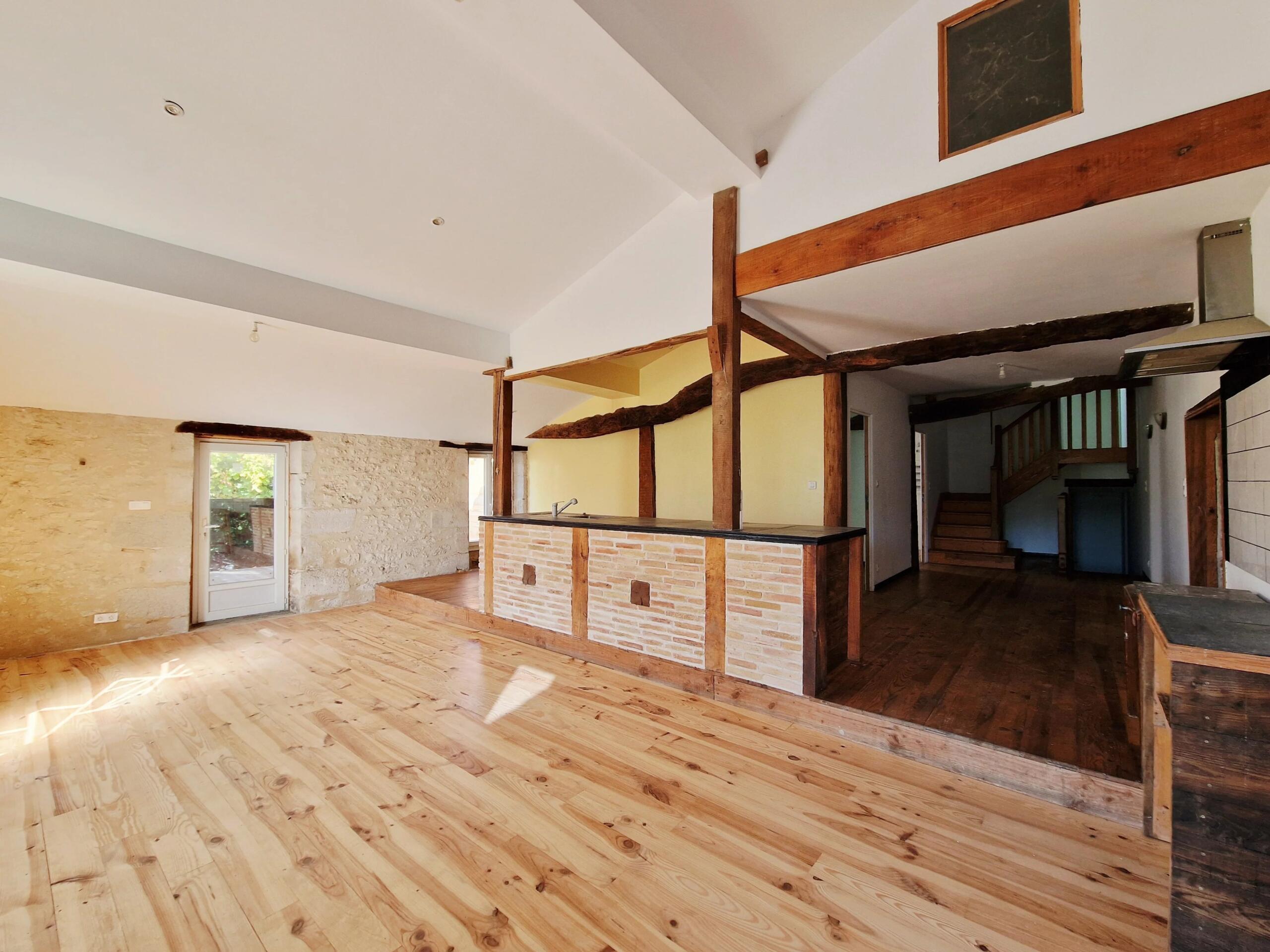 Spacious Property with Potential, Aquitaine – France – BVI82110