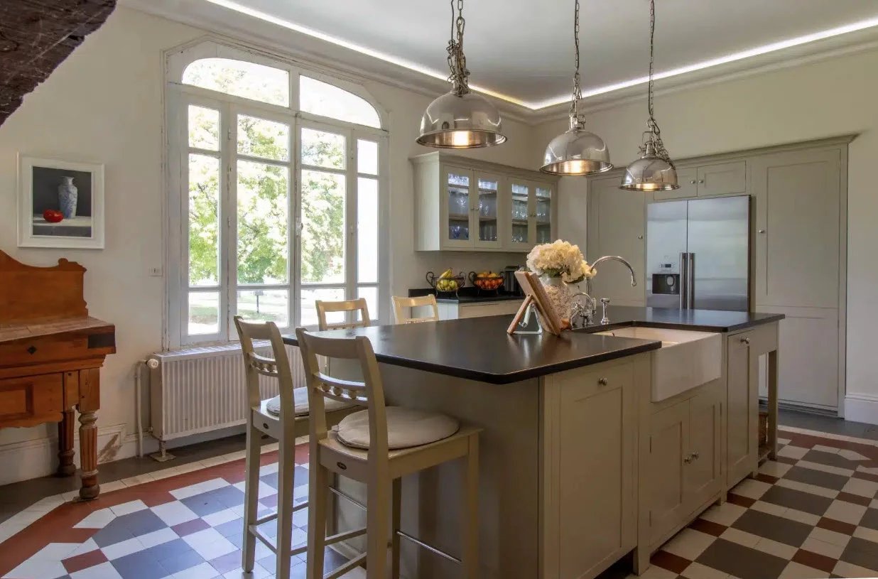 A Classic French Manor and Gîtes Overlooking the Dordogne, Aquitaine – France – BVI77446