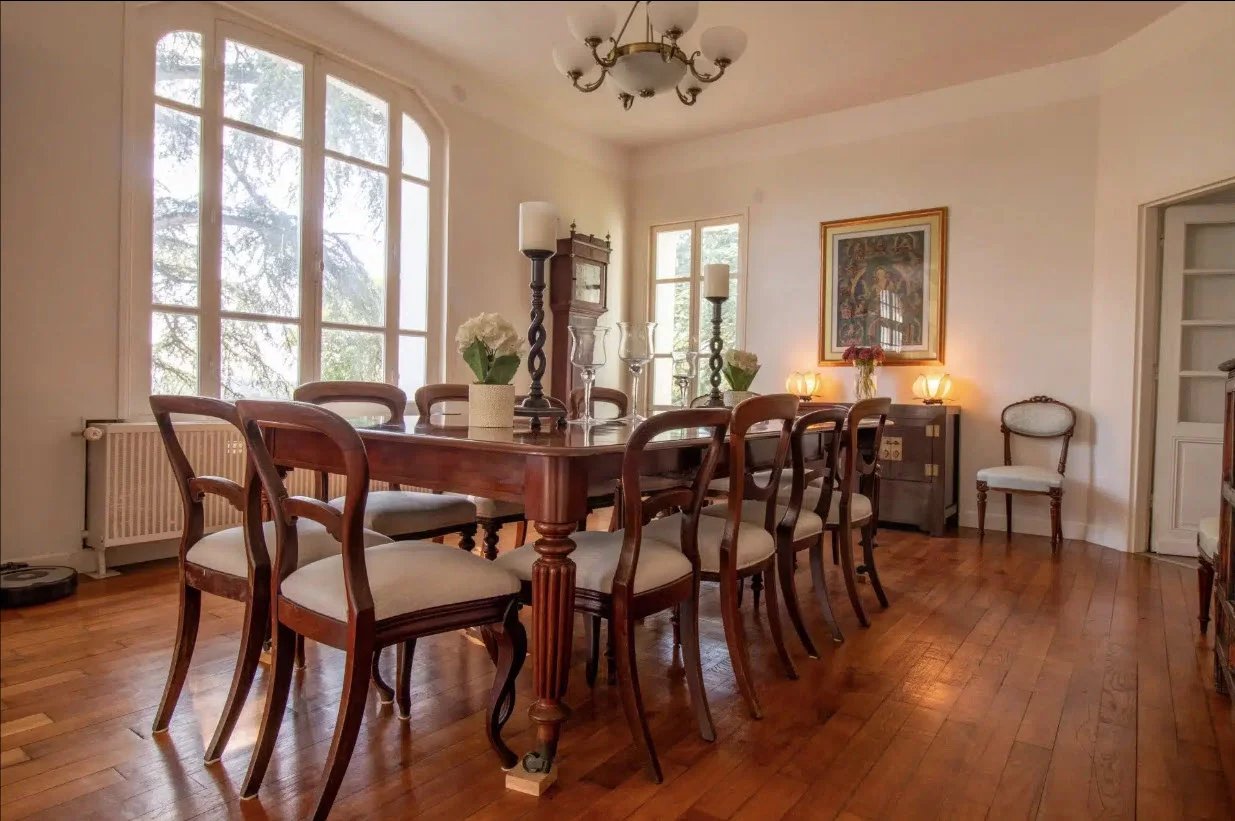 A Classic French Manor and Gîtes Overlooking the Dordogne, Aquitaine – France – BVI77446