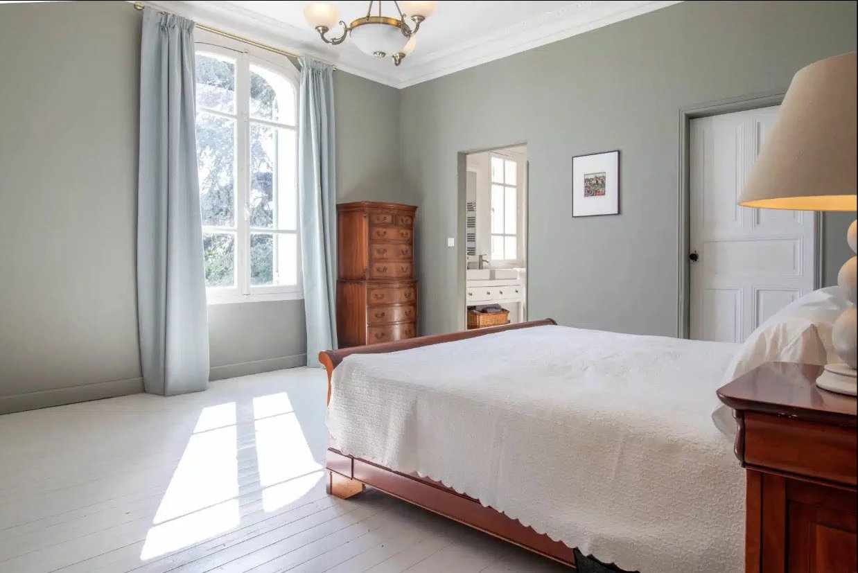 A Classic French Manor and Gîtes Overlooking the Dordogne, Aquitaine – France – BVI77446