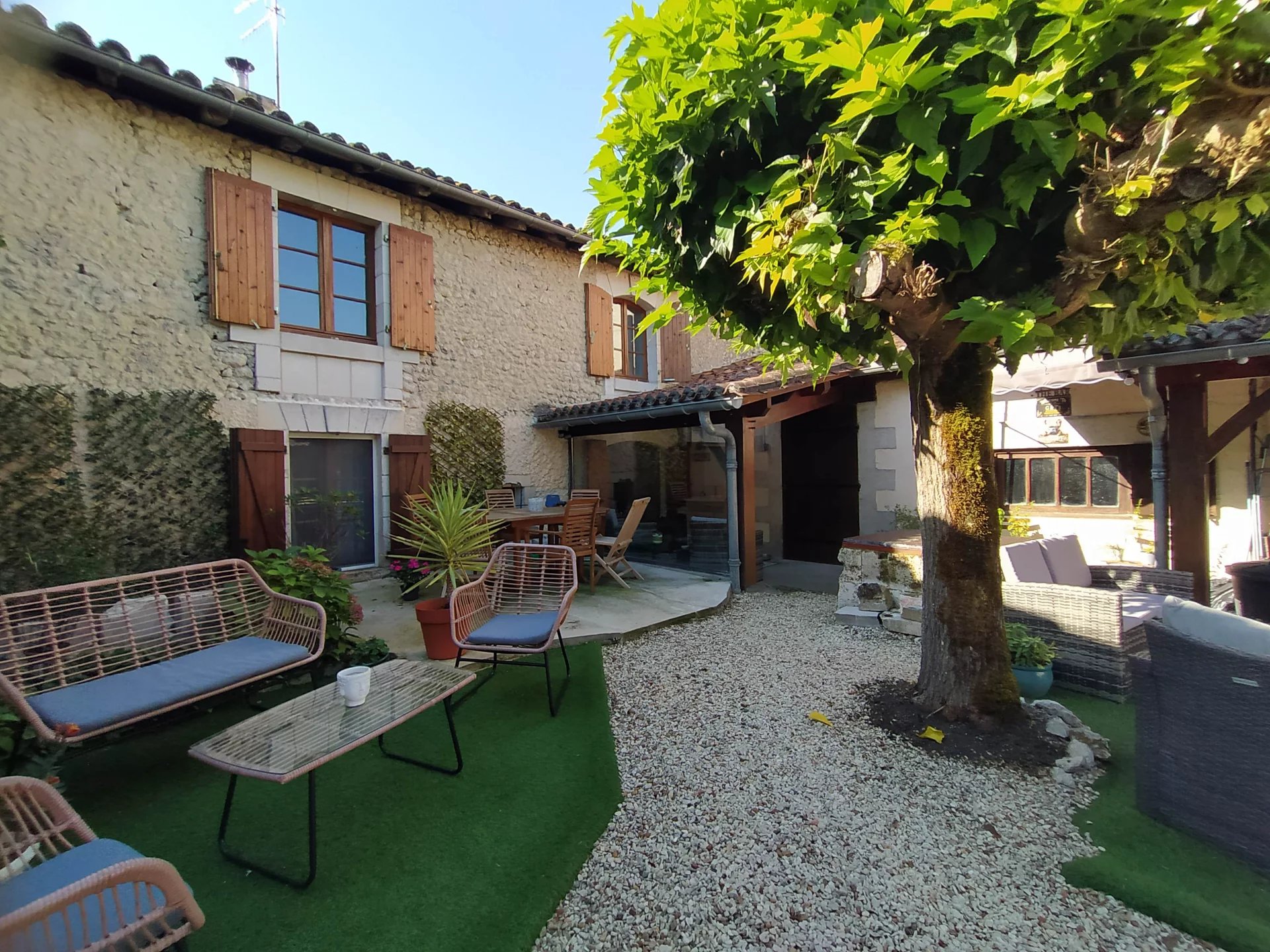 Stylish and spacious village home, Aquitaine – France – BVI82941