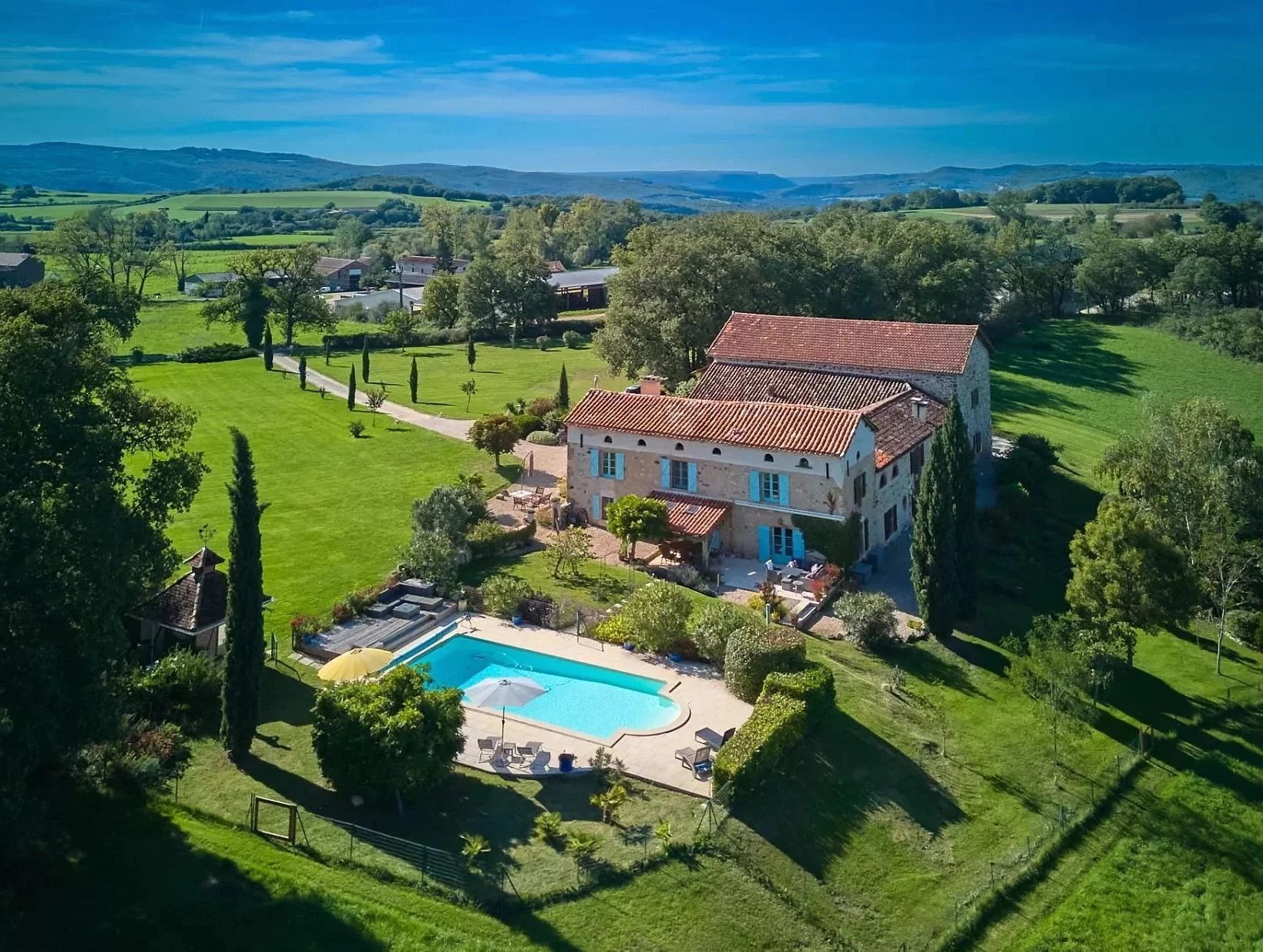 Elegant Country Estate with Main Residence, Guest House, Barn and Pool on Over 4 Hectares, Midi-Pyrénées – France – BVI82907