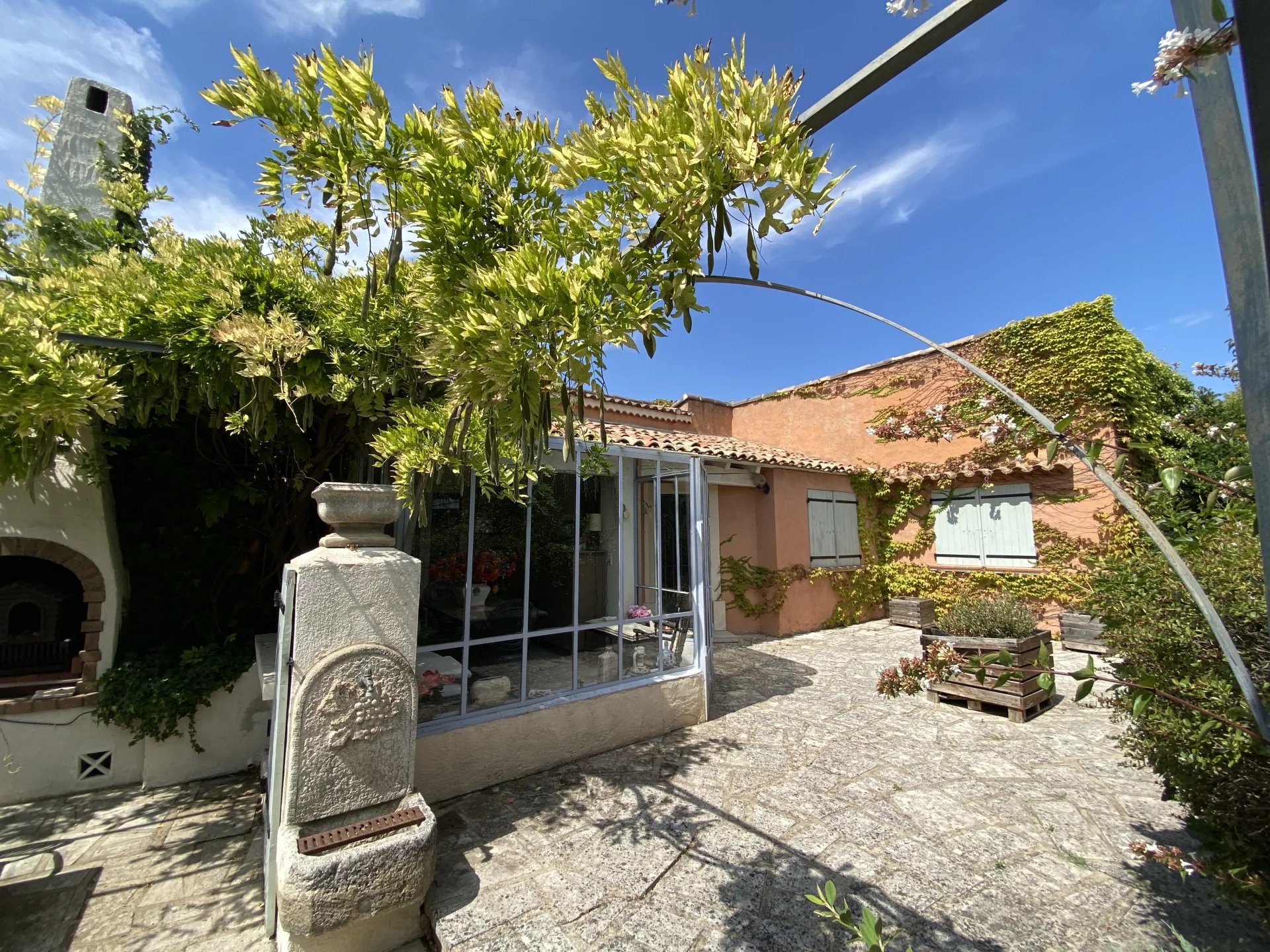House with 2 outbuildings in Velaux, Provence-Alpes-Côte d’Azur – France – BVI82898
