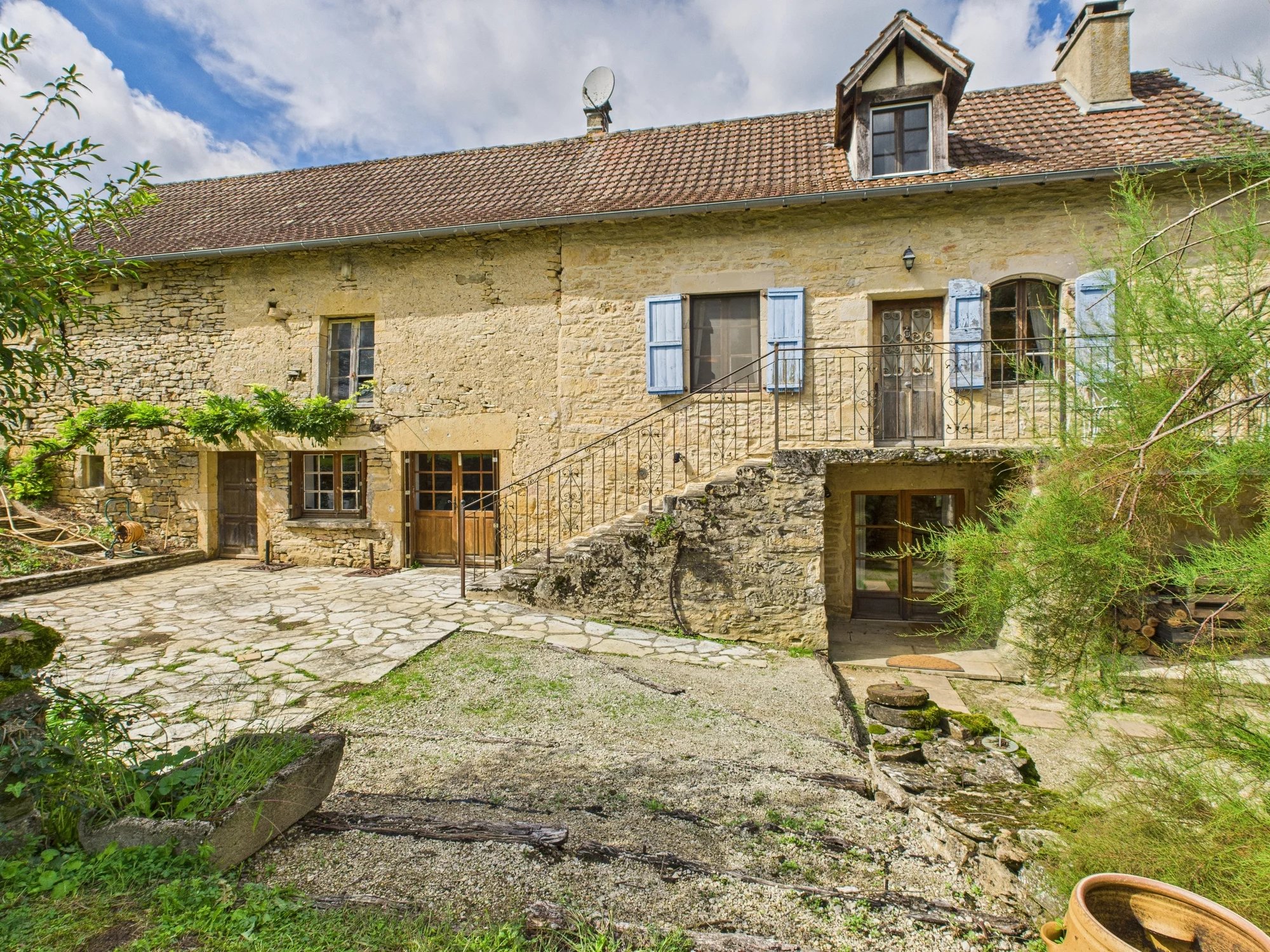 Charming stone house with 4 bedrooms, swimming pool and attached annexe, near Parisot, Midi-Pyrénées – France – BVI29350