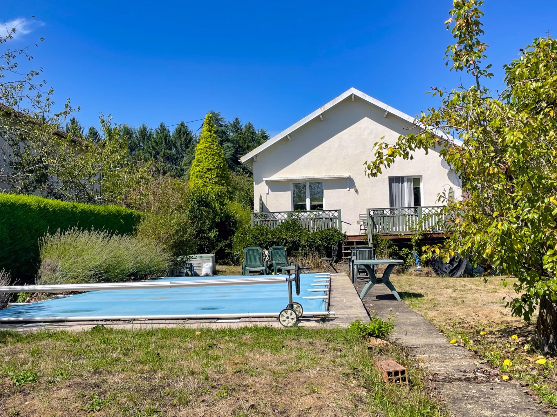 3 beds, 3 bath house with lovely swimming pool- edge of village location, Aquitaine – France – BVI82643