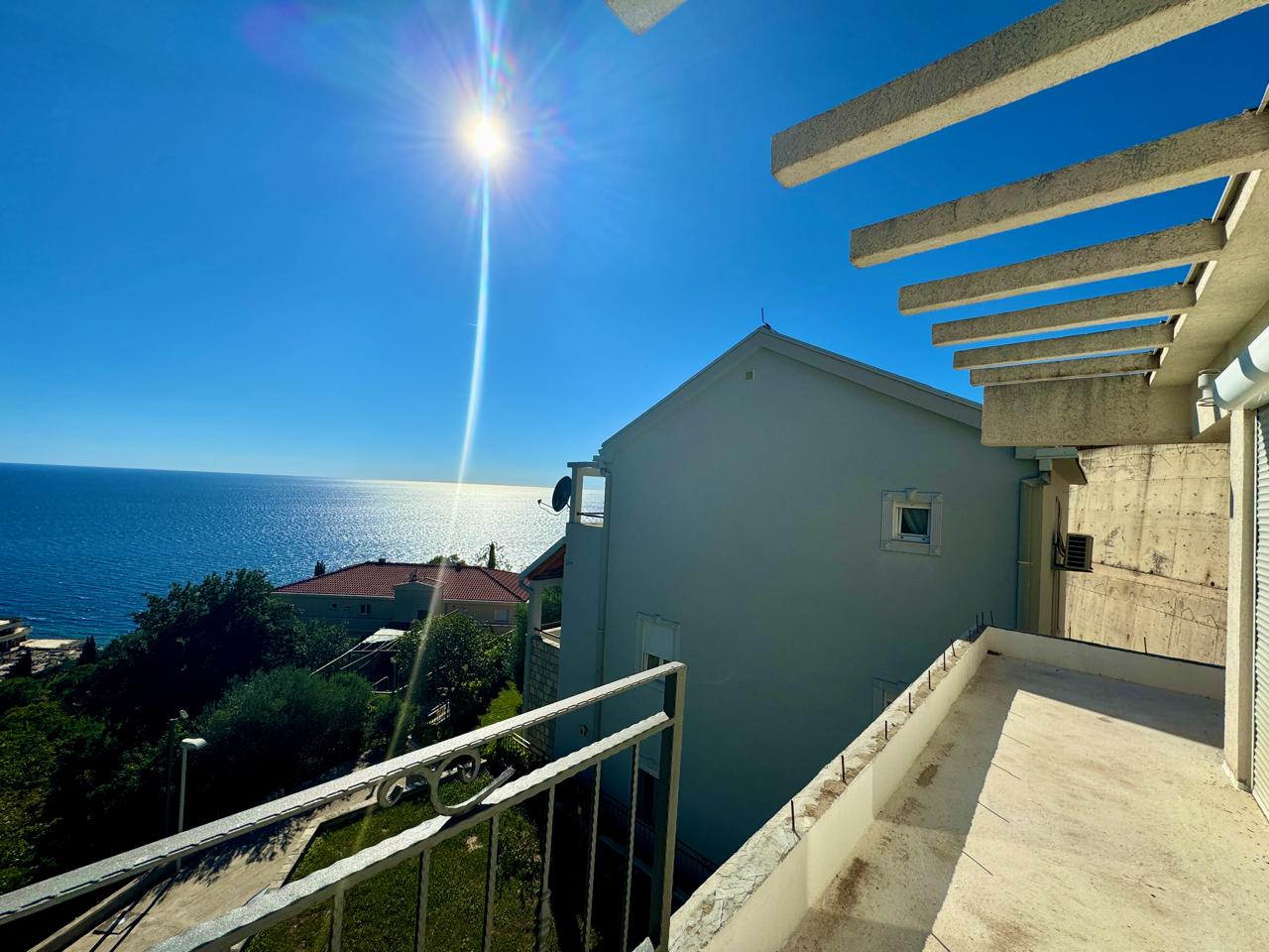 Townhouse with Sea View in Perazića Do – 250 m², 4 Bedrooms, Montenegro – MRENB108