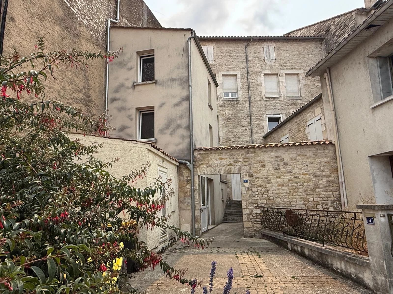Ideal for Rental Investment – Set of two furnished studios and one furnished apartment with three cellars in a co-ownership building, Aquitaine – France – BVI82670