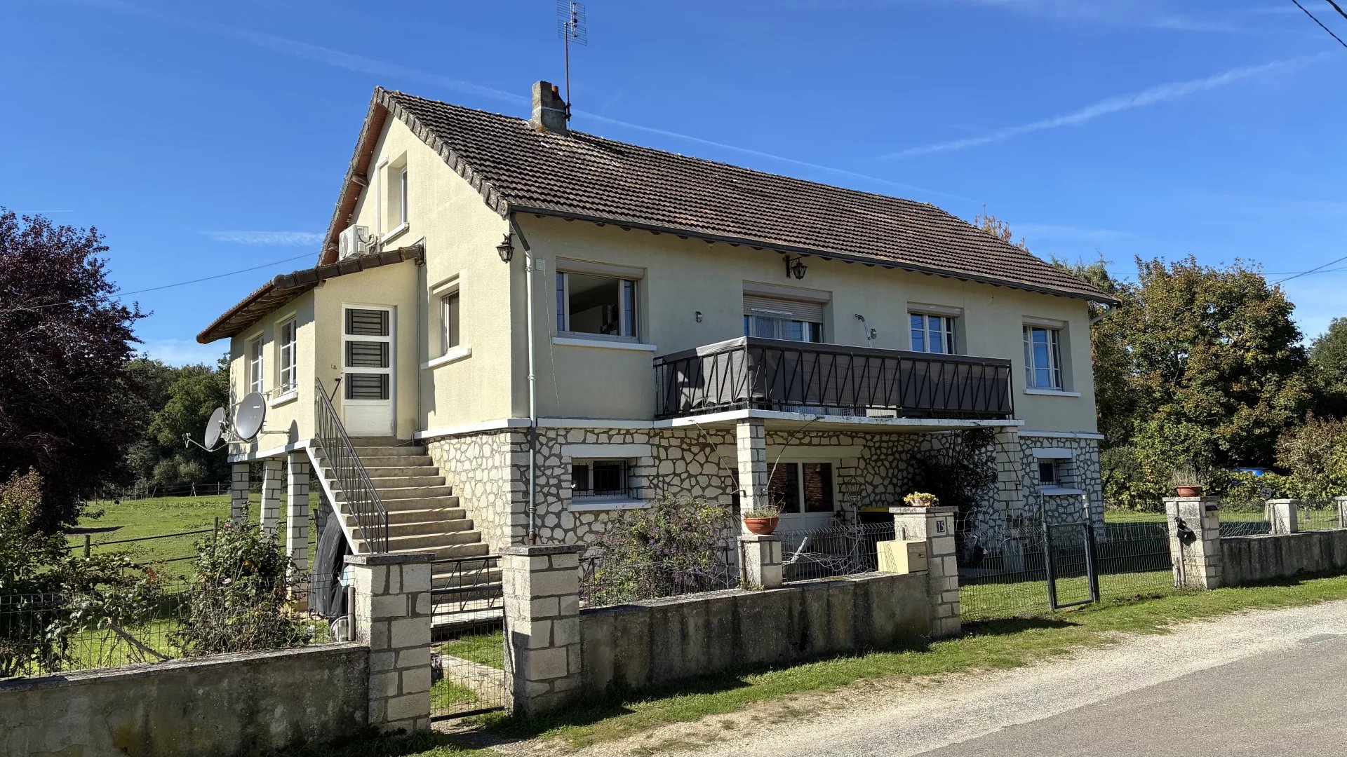 Large village house with equestrian theme, Centre – France – BVI82665