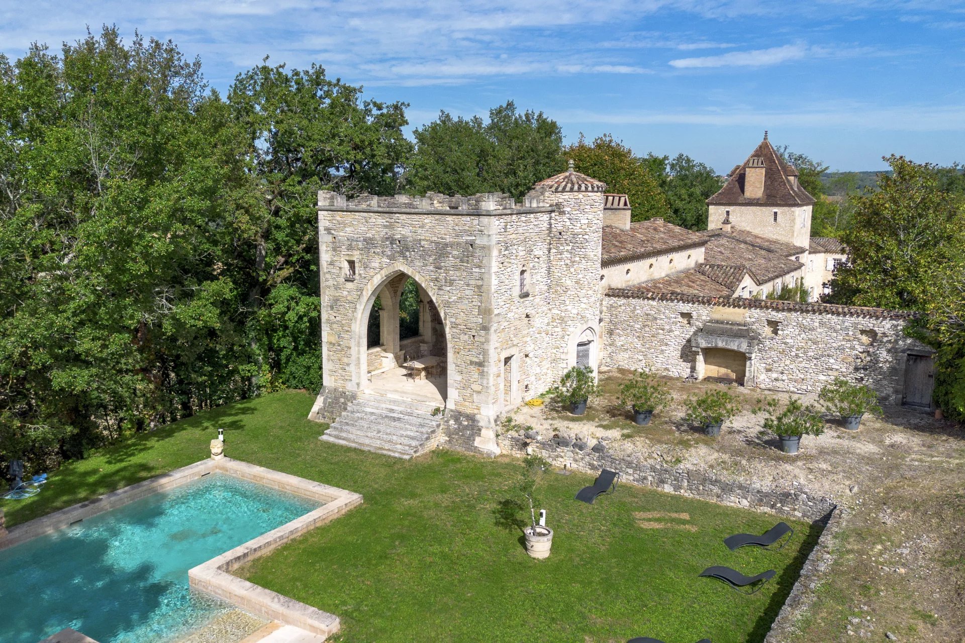 Beautiful estate with guest accommodation and swimming pools nestled in a unique environement, Aquitaine – France – BVI76604