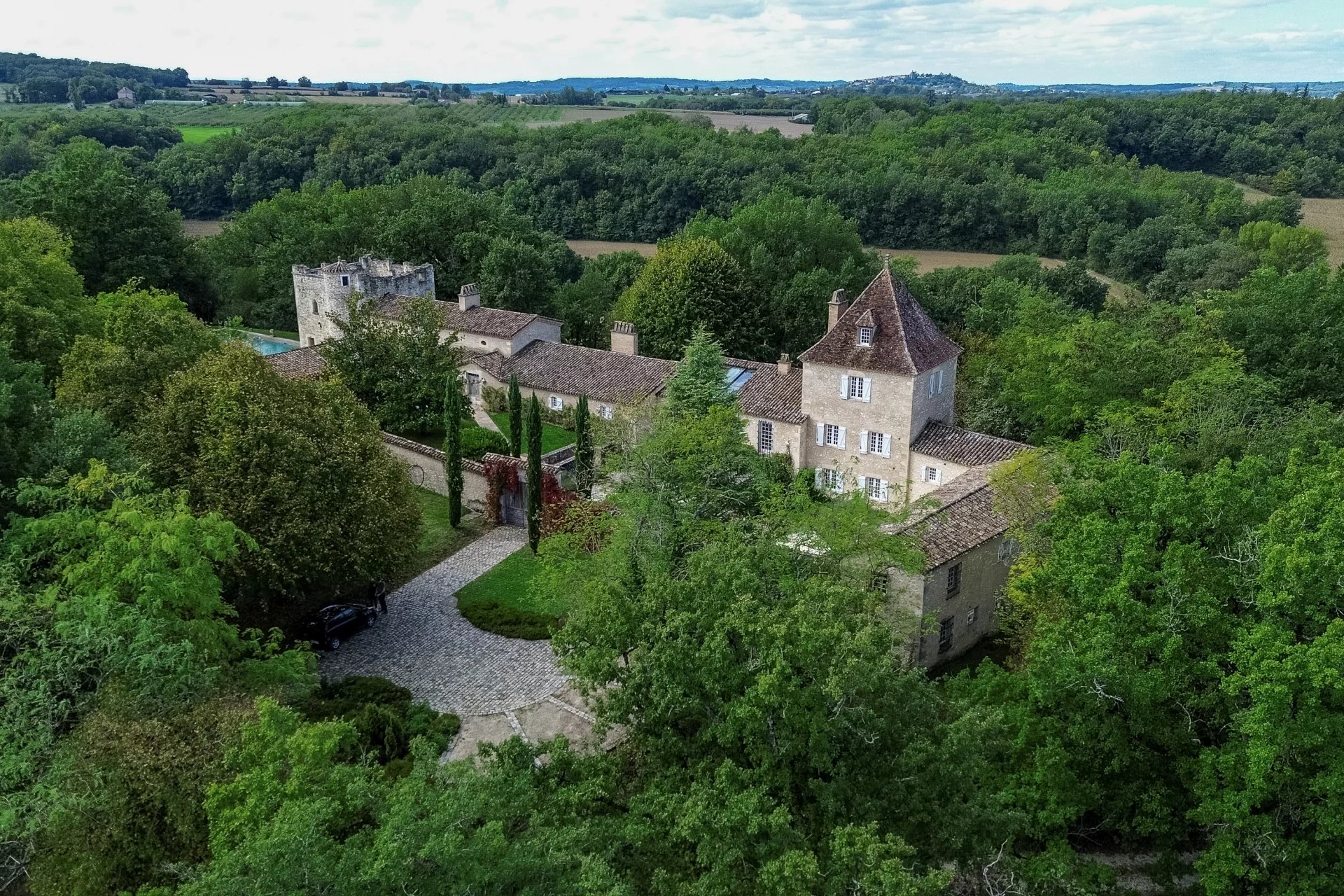 Beautiful estate with guest accommodation and swimming pools nestled in a unique environement, Aquitaine – France – BVI76604