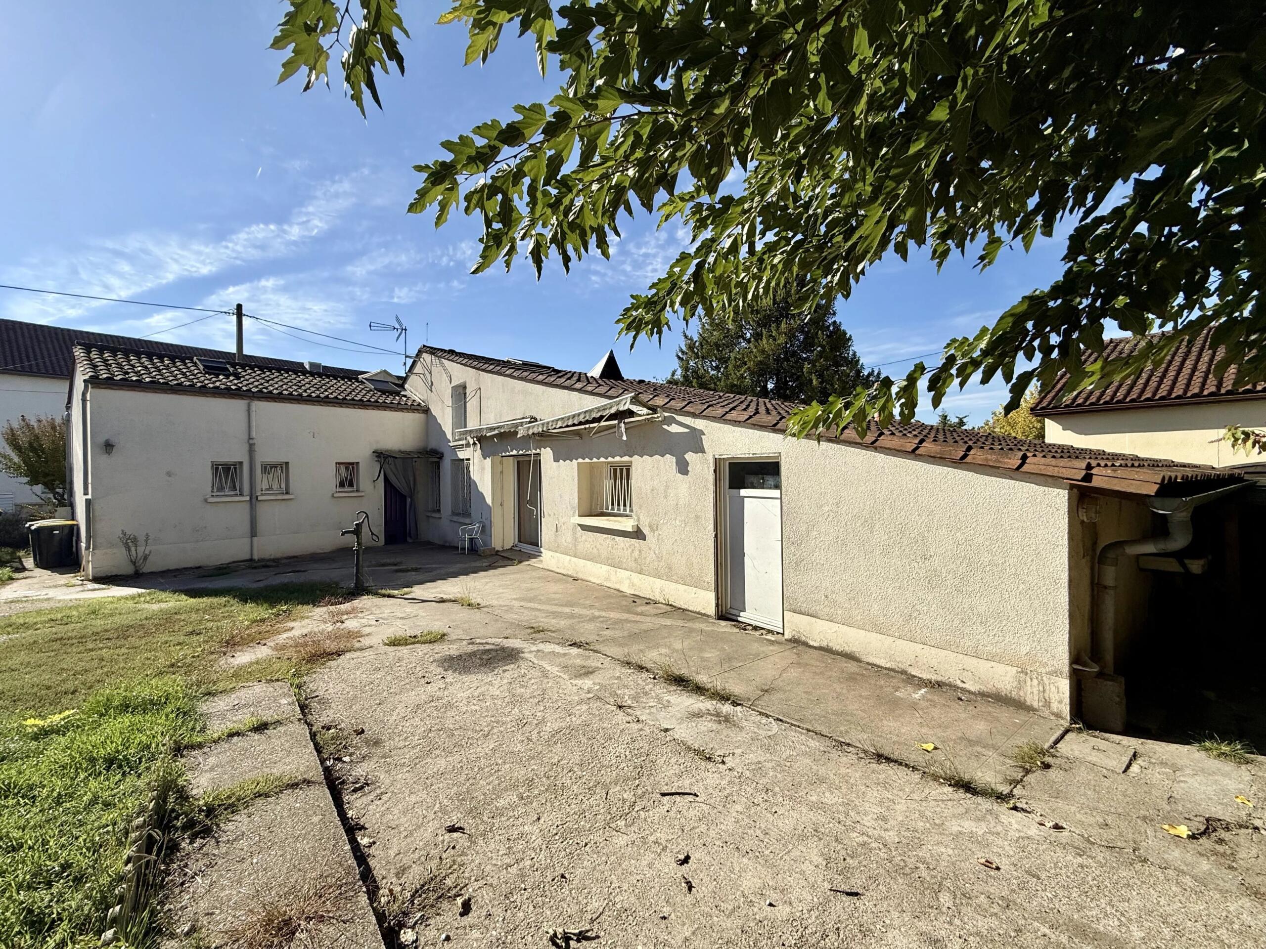 Stone house to reinvent – Port-Sainte-Foy (Dordogne), Aquitaine – France – BVI78656