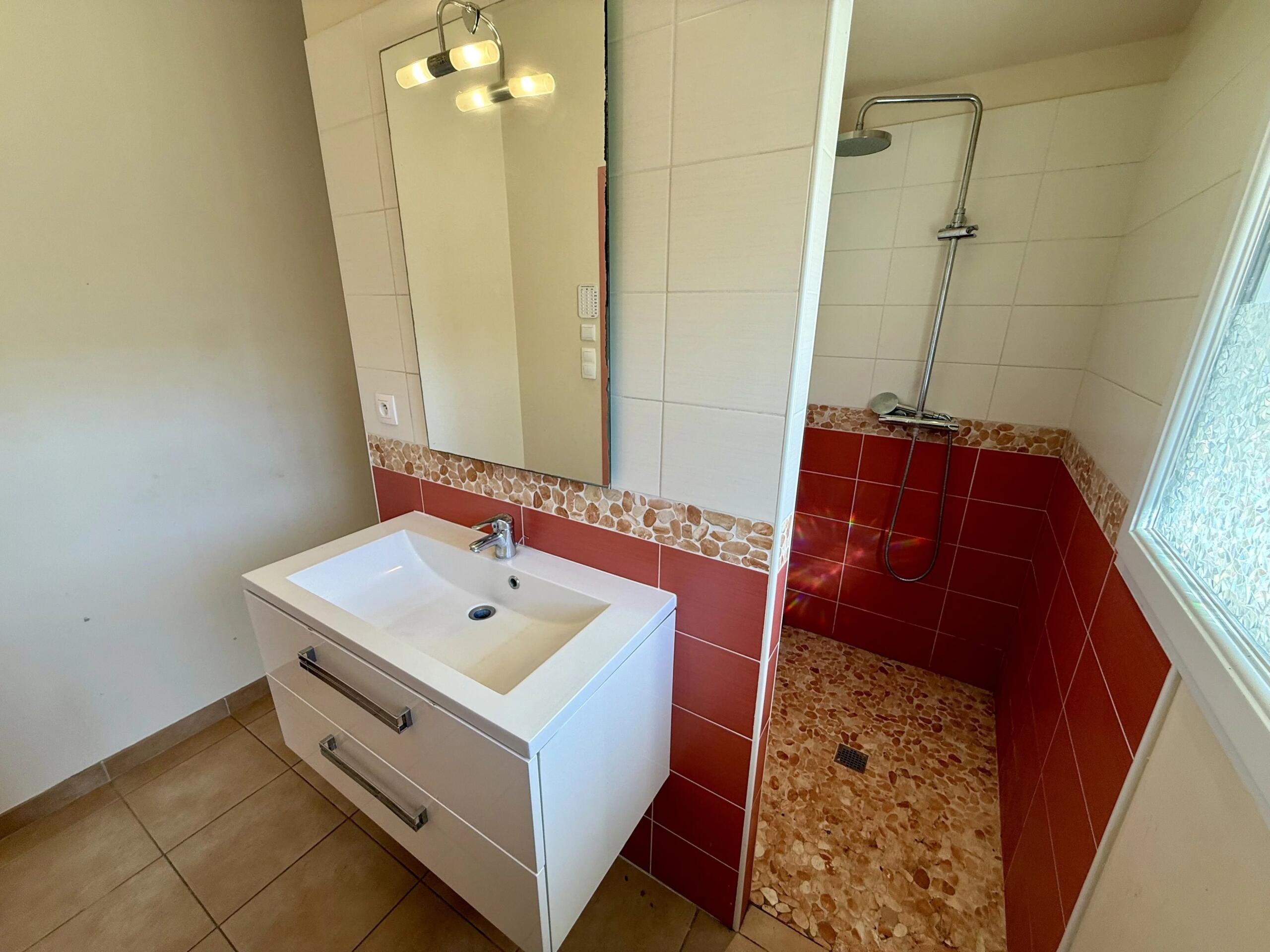 Stone house to reinvent – Port-Sainte-Foy (Dordogne), Aquitaine – France – BVI78656