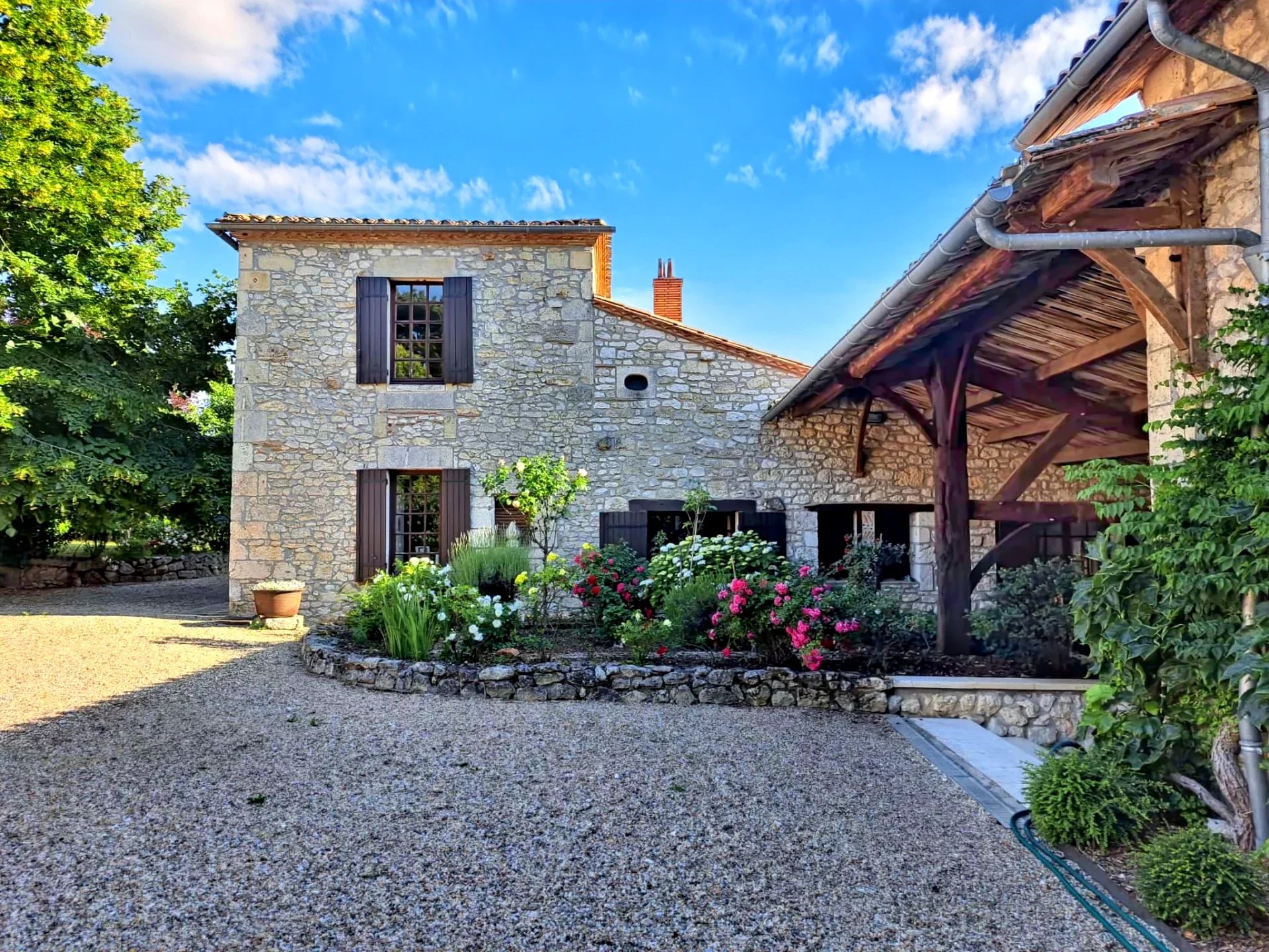 Gorgeous setting, Aquitaine – France – BVI77144
