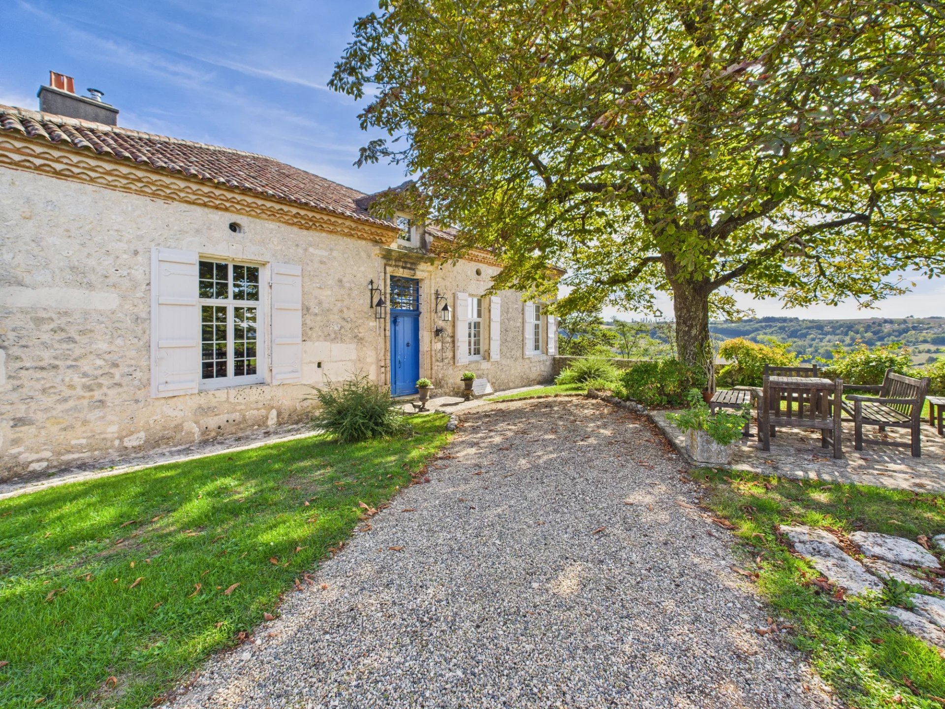 Elegant 17th century property offering 3 accommodations and breathtaking views over the valley, Aquitaine – France – BVI82571