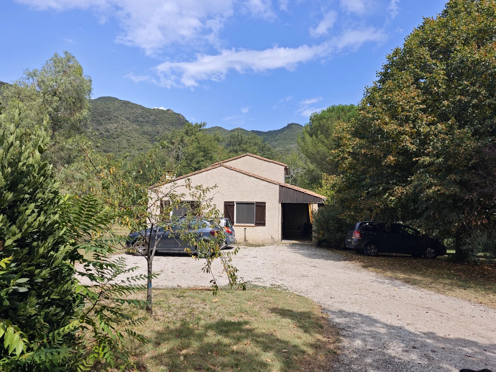 Spacious villa with large garden and river frontage, Languedoc-Roussillon – France – BVI82490