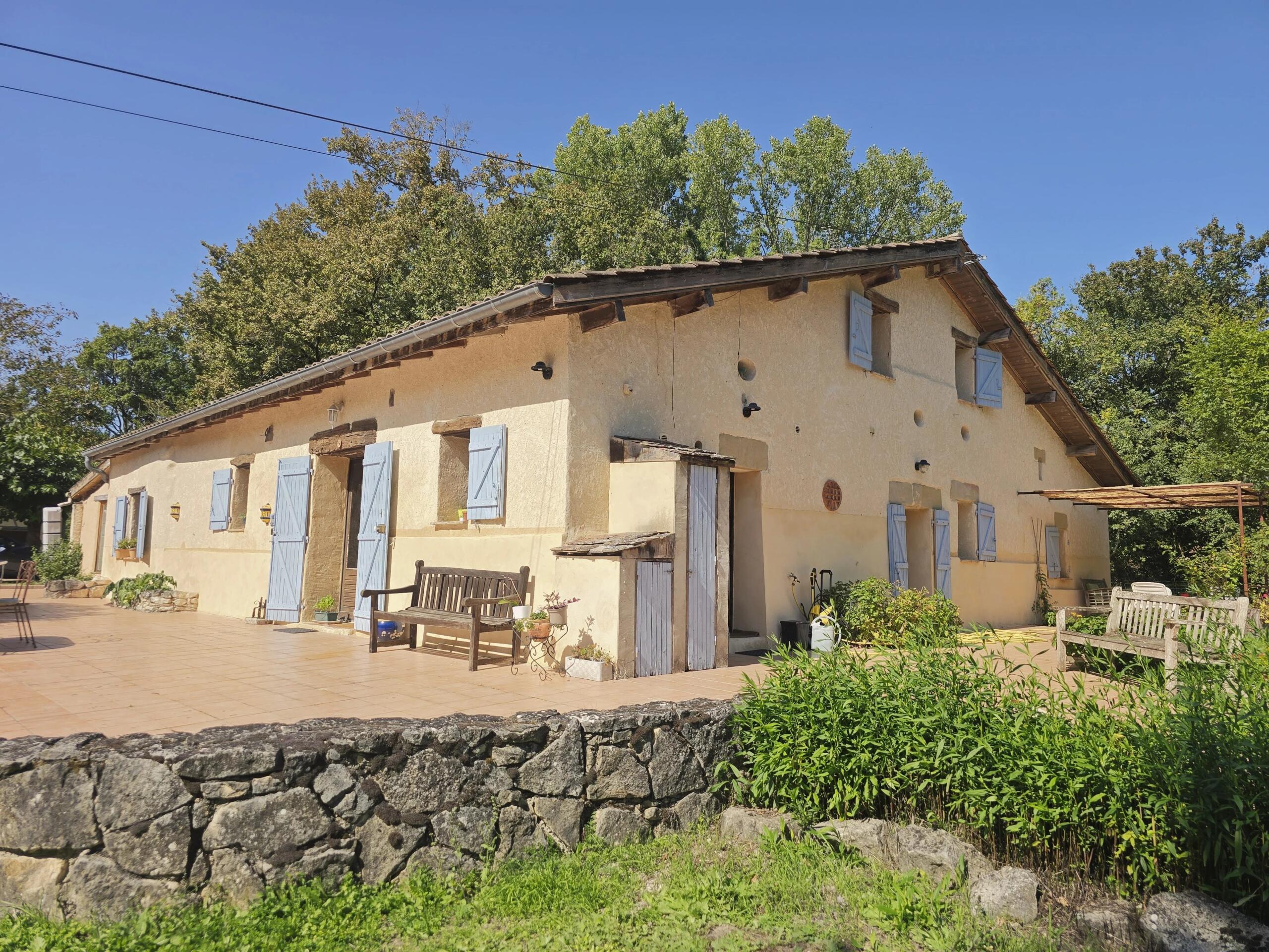 Charming Family Home with Outbuildings in a Peaceful Setting, Aquitaine – France – BVI82712