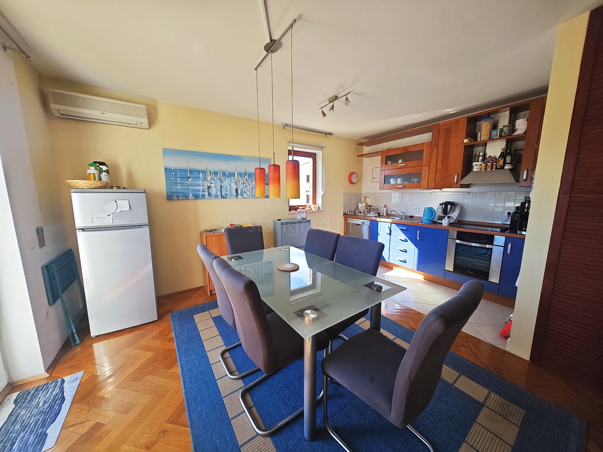 3 bedroom apartment in Malinska-Dubašnica, Croatia – 103484