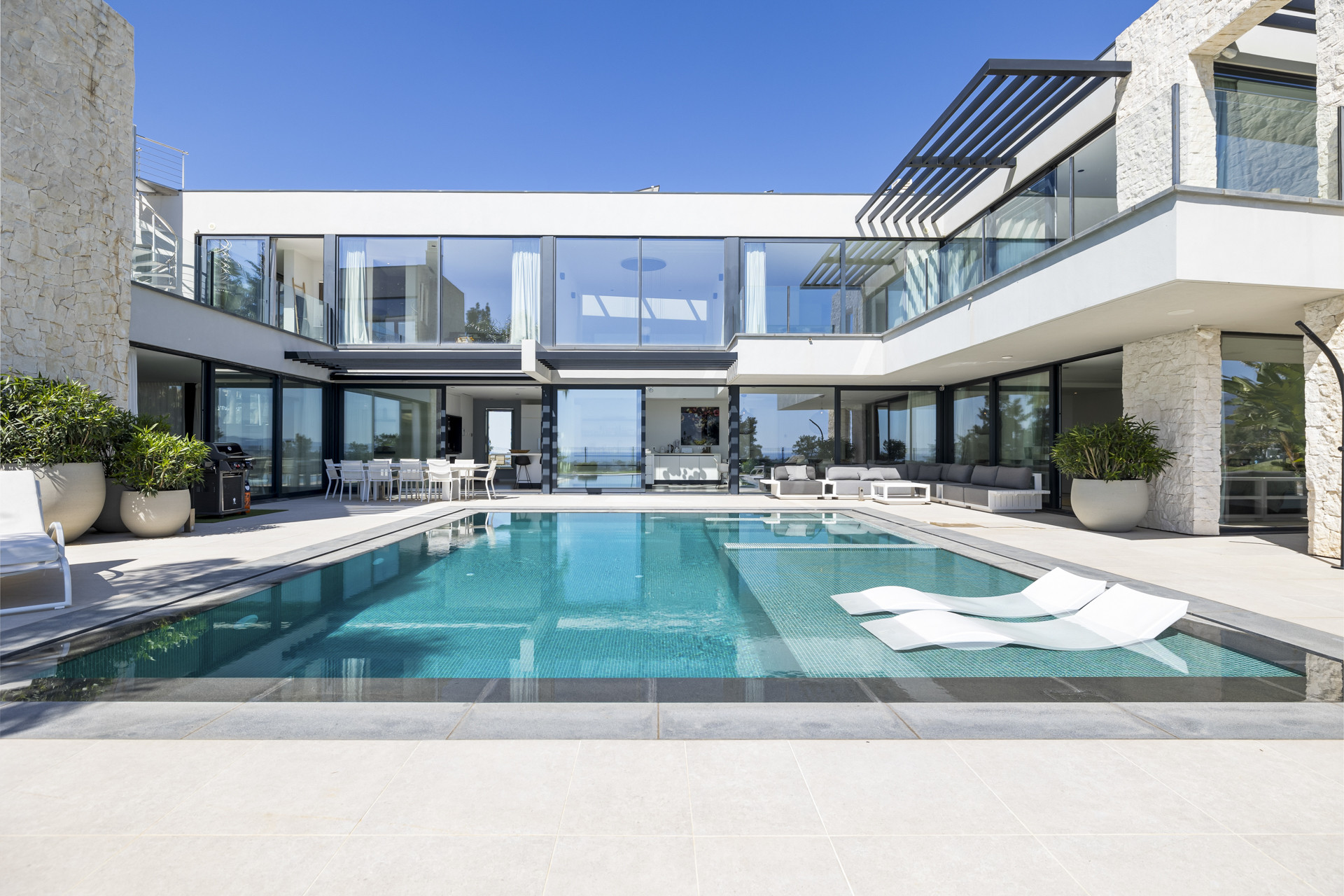 5 bedroom Villa in Benahavis, Malaga, Spain – 428-04913P