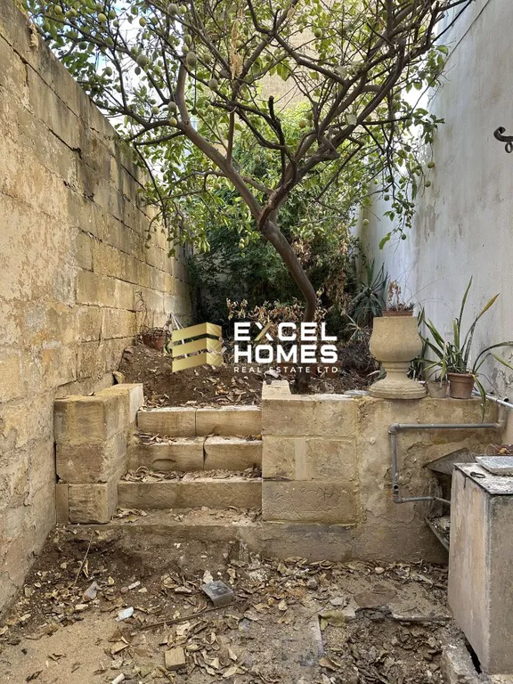 6 bedroom Townhouse in Paola, Malta – 64349