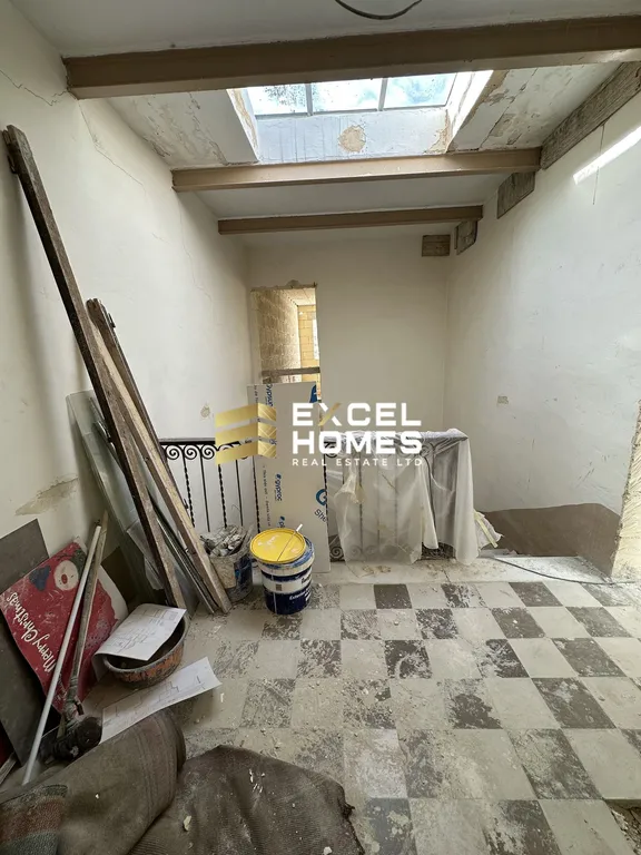 6 bedroom Townhouse in Paola, Malta – 64349