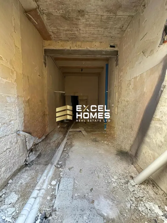 6 bedroom Townhouse in Paola, Malta – 64349