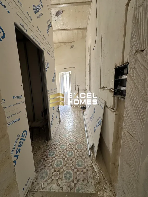 6 bedroom Townhouse in Paola, Malta – 64349