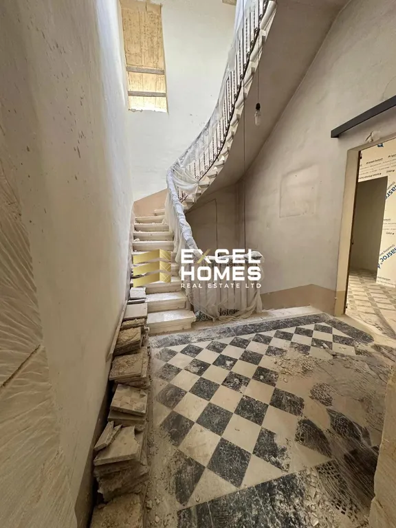 6 bedroom Townhouse in Paola, Malta – 64349