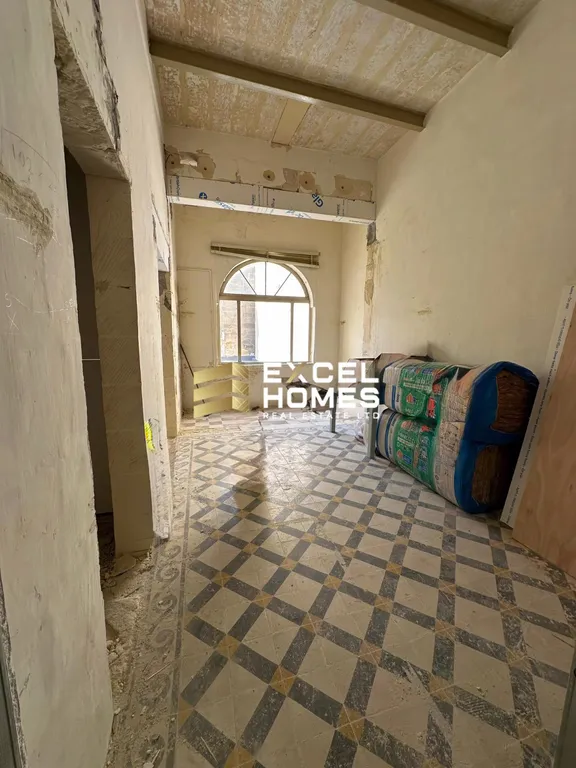 6 bedroom Townhouse in Paola, Malta – 64349