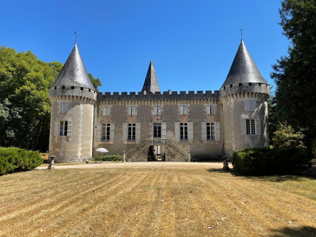 13 bedroom chateau in Champagnac De Belair, Dordogne, France – F240CA0ACCE246E6