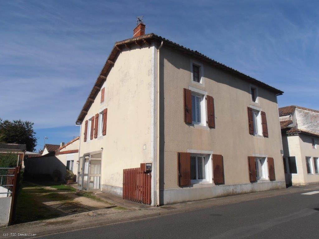 4 bedroom House in Sauze-Vaussais, Sauzé-Vaussais, France – r7381
