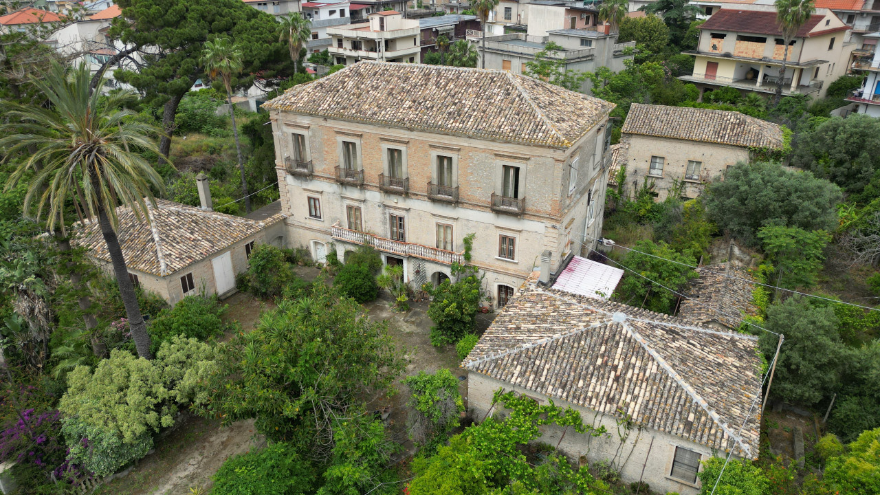 Siderno – 19th-century villa with great tourist/residential potential – V003224