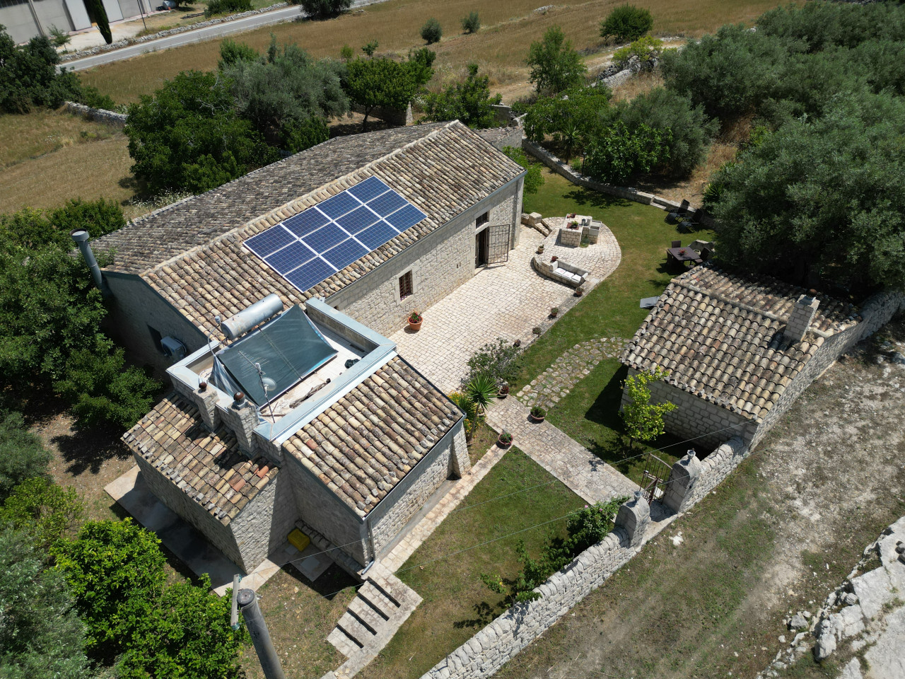 Modica scent of stone and wood – V003227