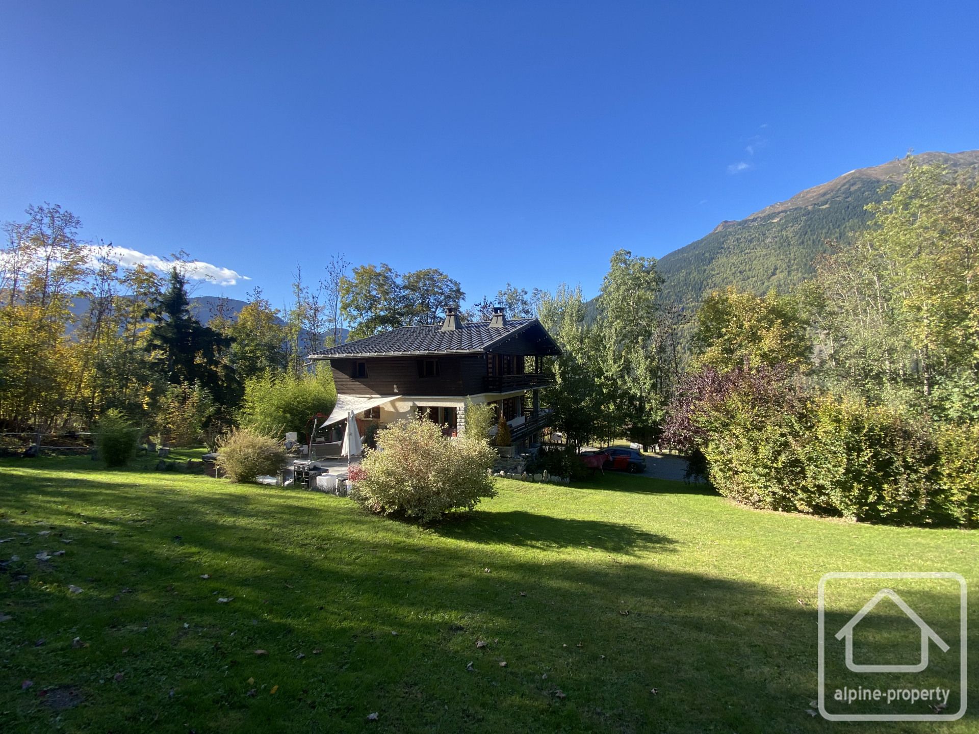 Detached 5 Bedroom Chalet With Independent Apartment On Large Land Plot, Mont Blanc Views – CHEVALIER