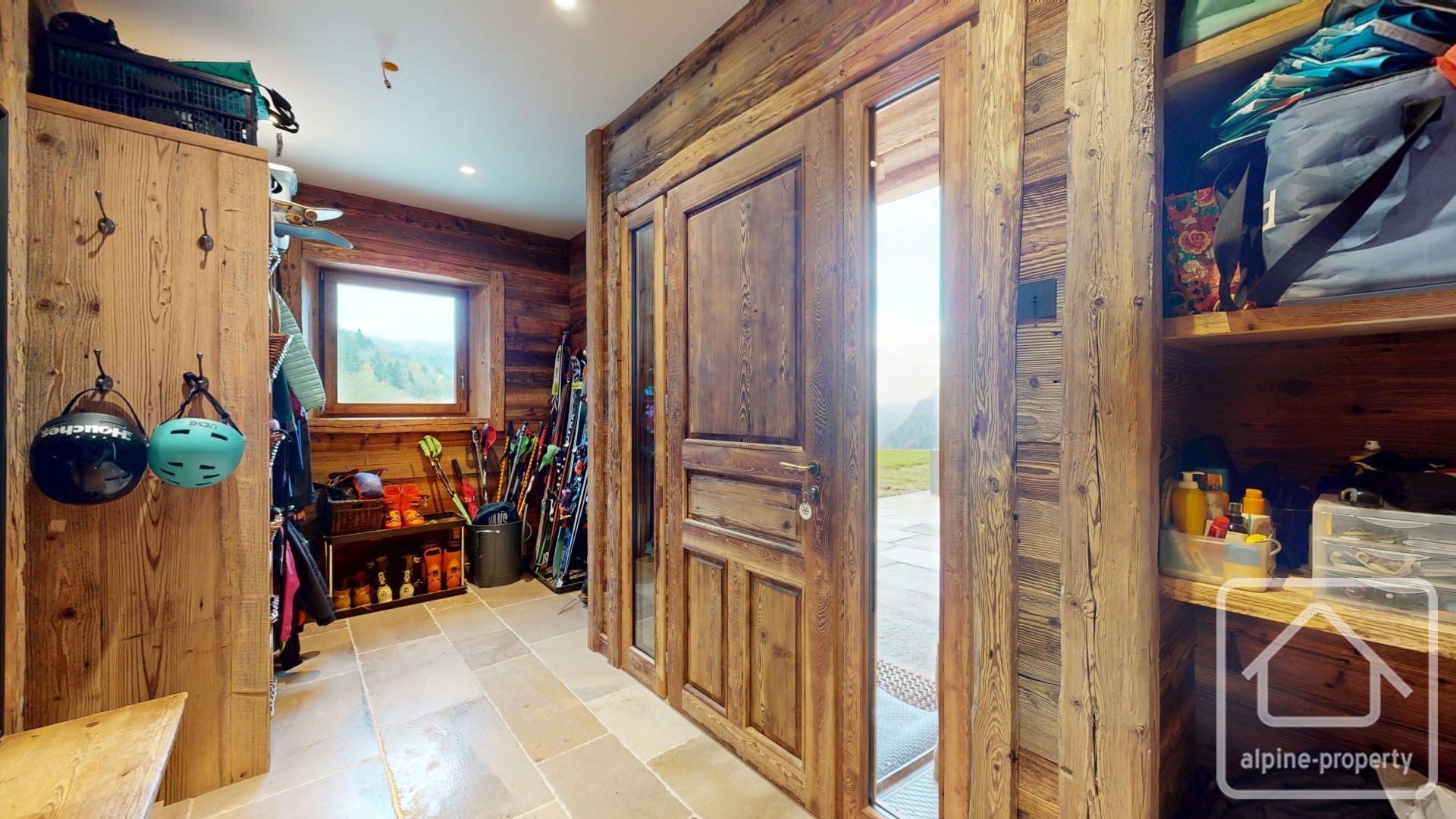 Spectacular Farmhouse On Large Private Land Plot, 5 Bedrooms, Panoramic Mountain Views, Close To Ski Lifts & Geneva – FERMEDELASOURCE