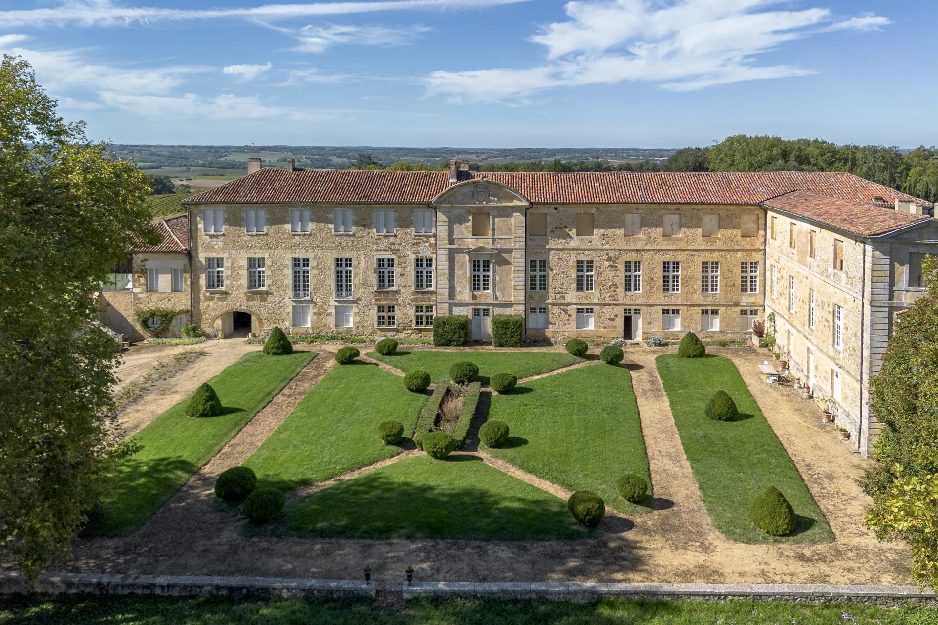 A Rare 17th-Century Château in Gascony, Midi-Pyrénées – France – BVI68709
